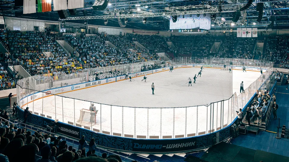 Ishockeyrink sedd från läktaren